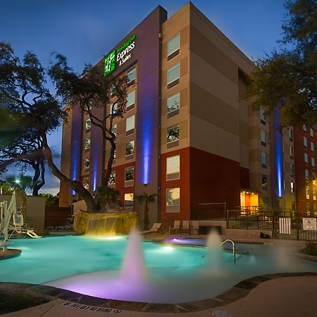 Holiday Inn Express & Suites San Antonio Medical - Six Flags By Ihg Exterior photo