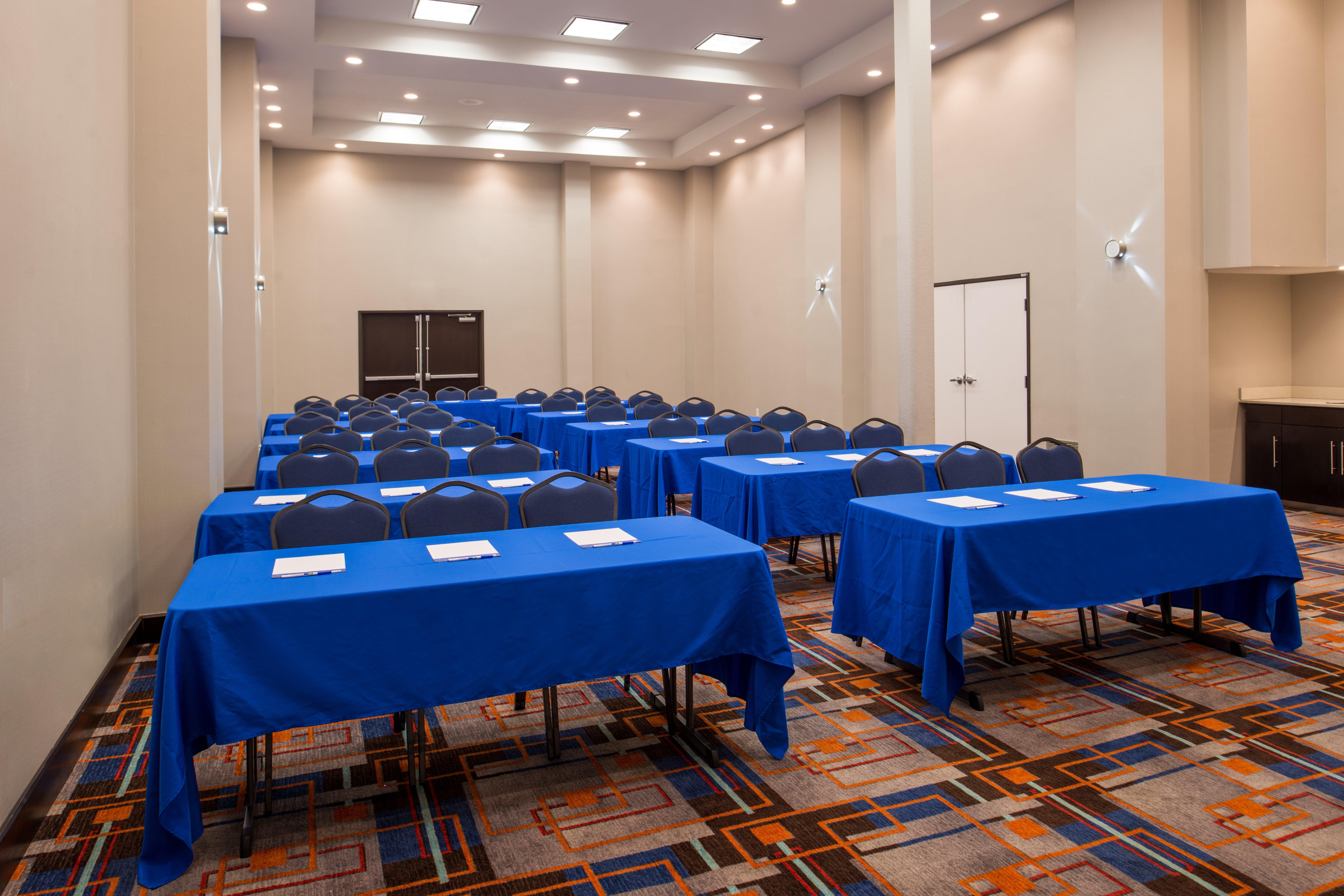 Holiday Inn Express & Suites San Antonio Medical - Six Flags By Ihg Exterior photo