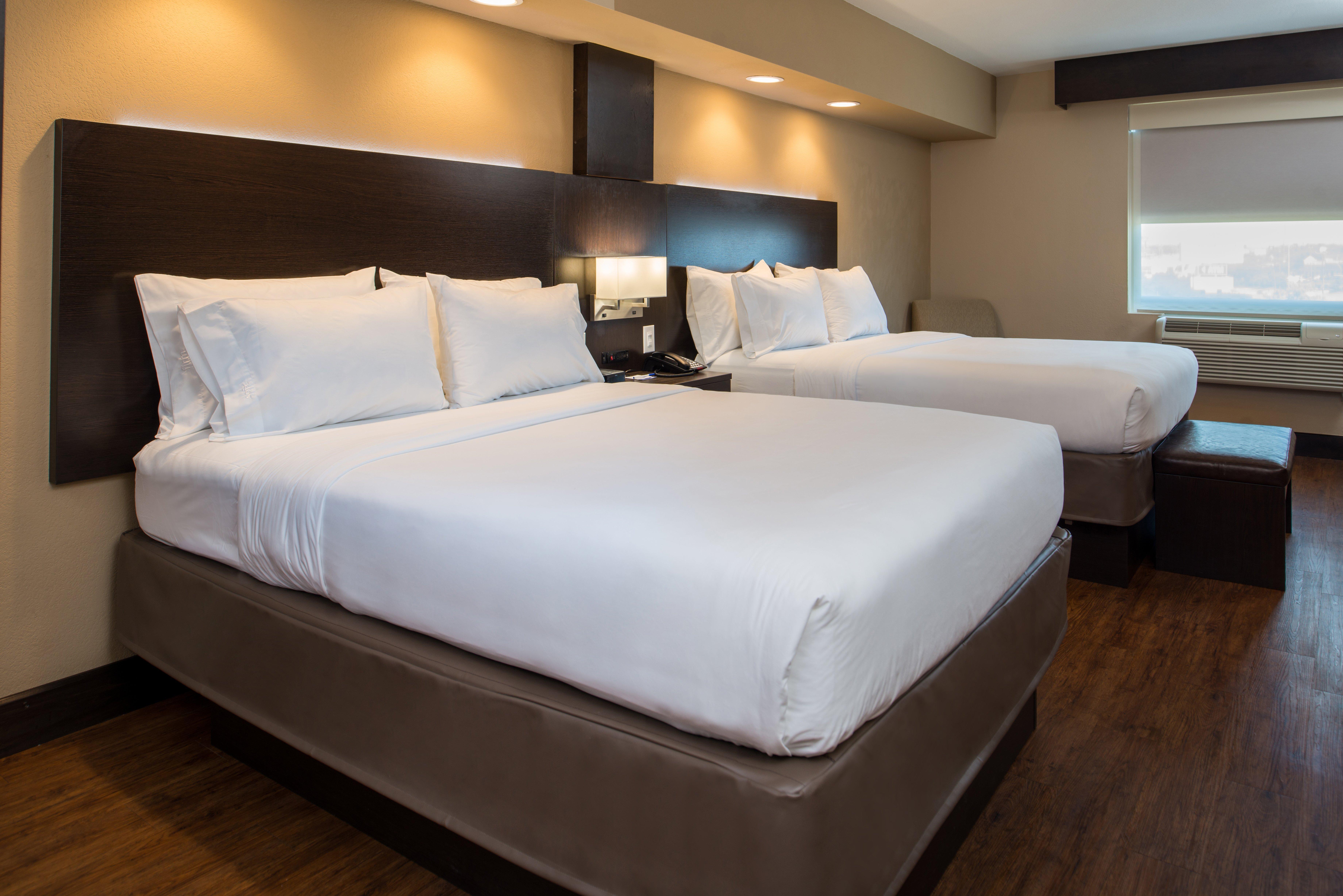 Holiday Inn Express & Suites San Antonio Medical - Six Flags By Ihg Exterior photo