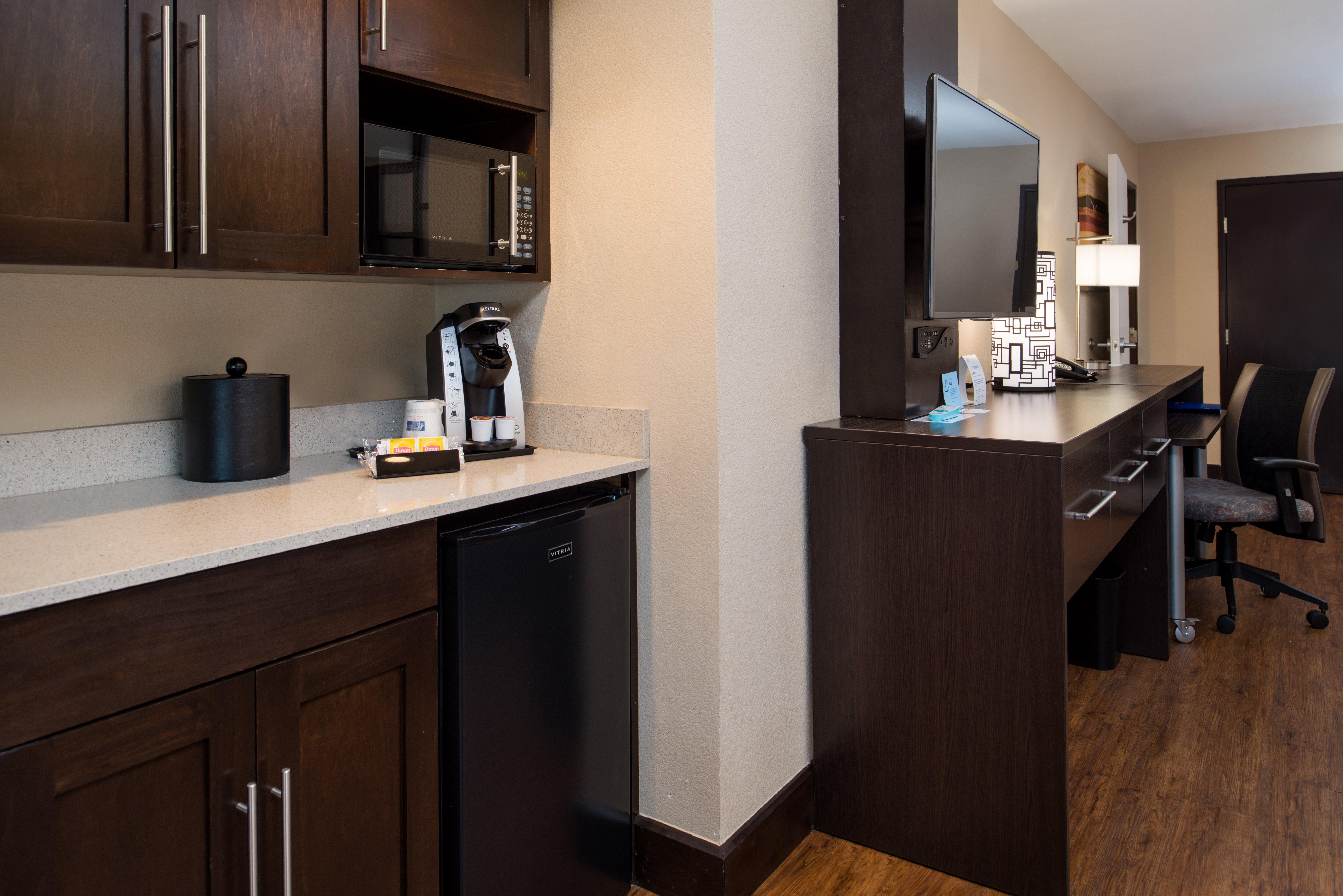 Holiday Inn Express & Suites San Antonio Medical - Six Flags By Ihg Exterior photo