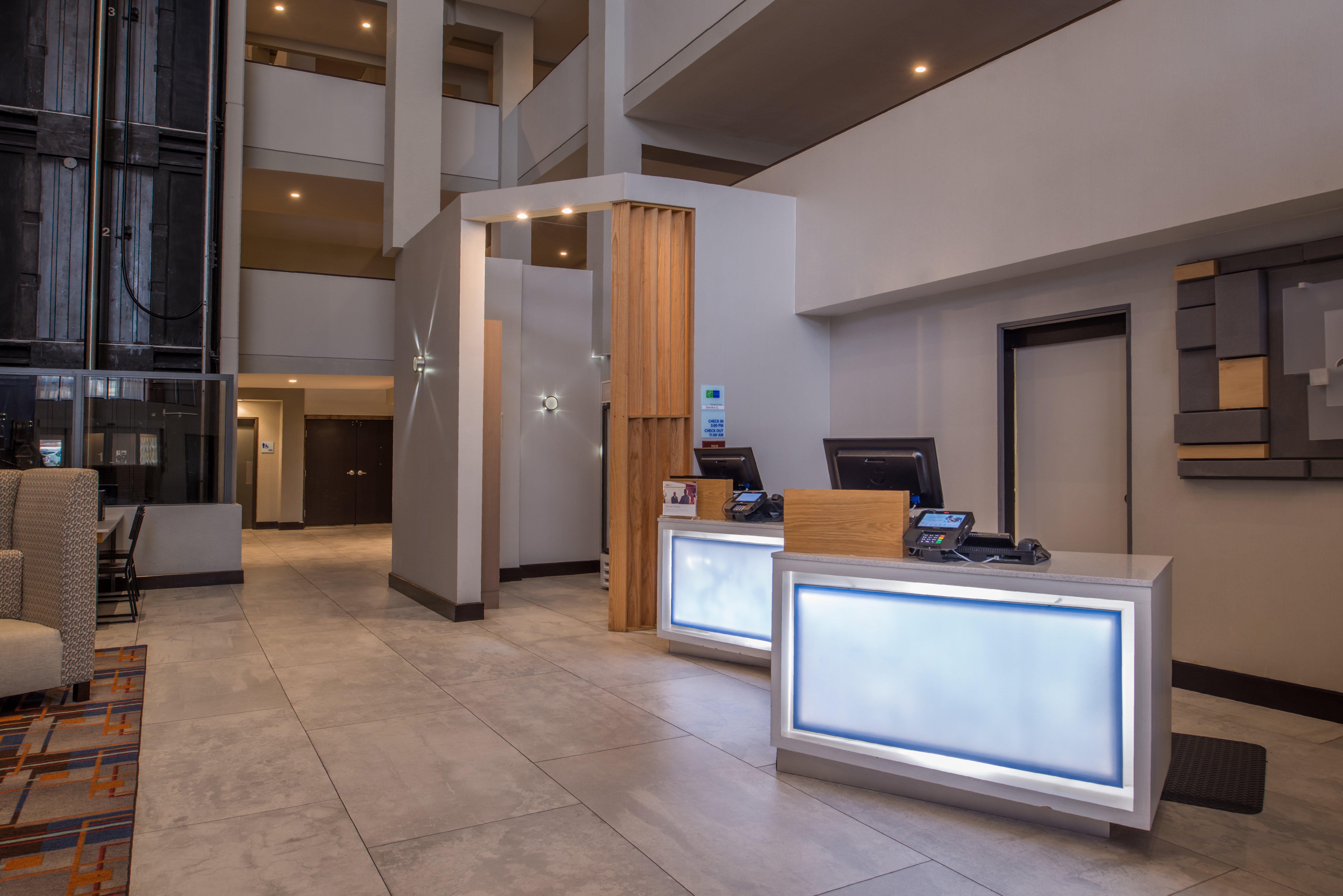 Holiday Inn Express & Suites San Antonio Medical - Six Flags By Ihg Exterior photo