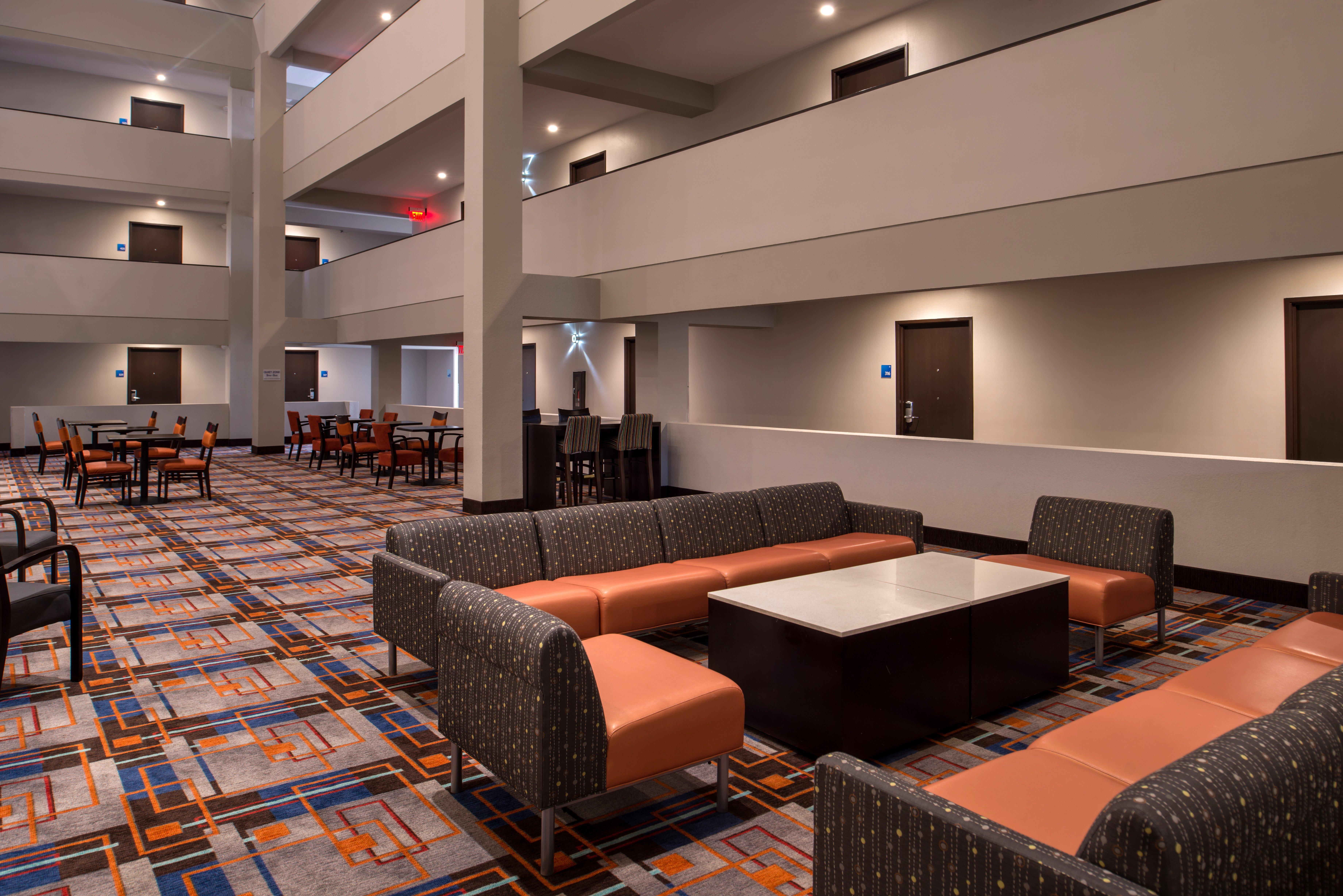 Holiday Inn Express & Suites San Antonio Medical - Six Flags By Ihg Exterior photo