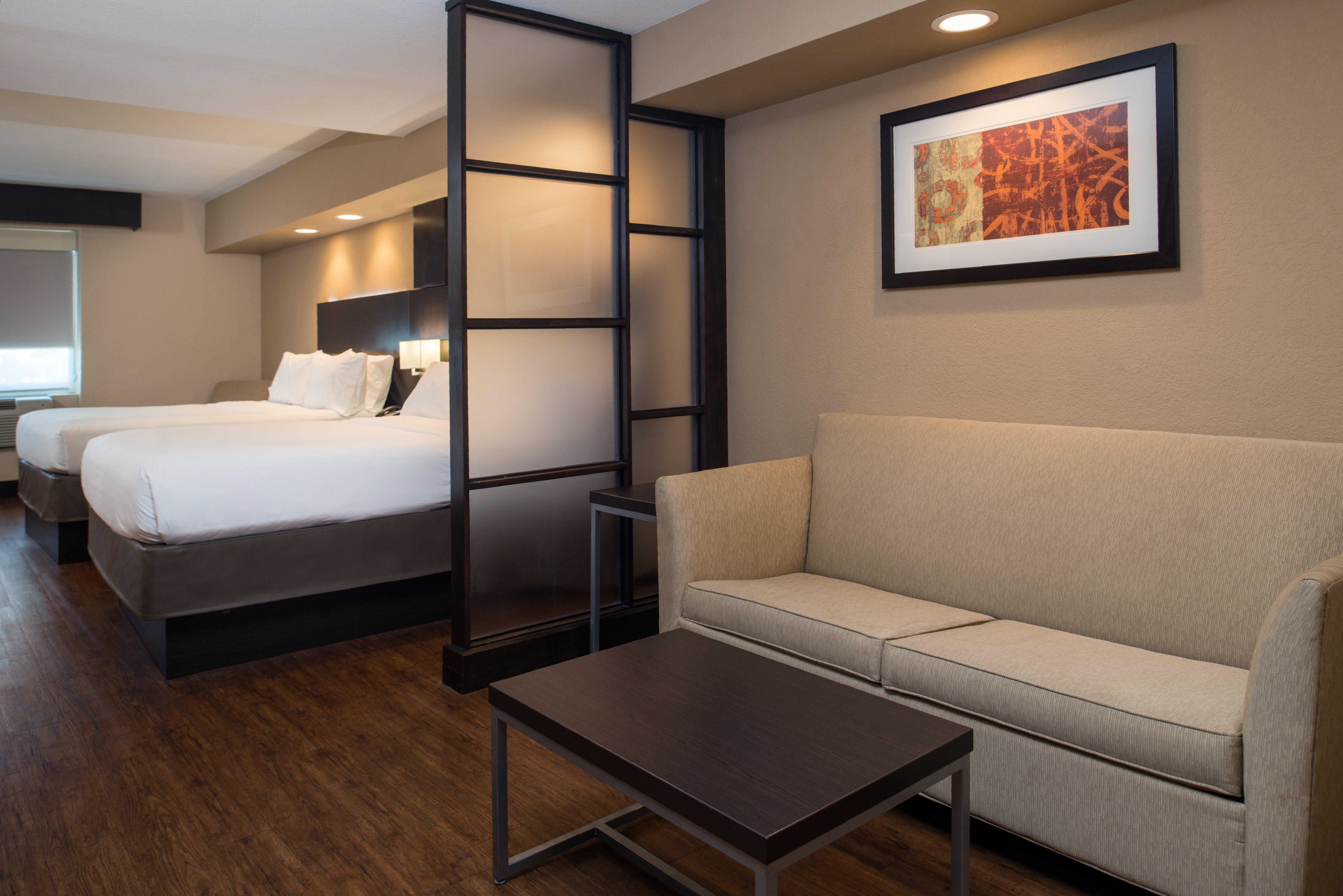 Holiday Inn Express & Suites San Antonio Medical - Six Flags By Ihg Exterior photo