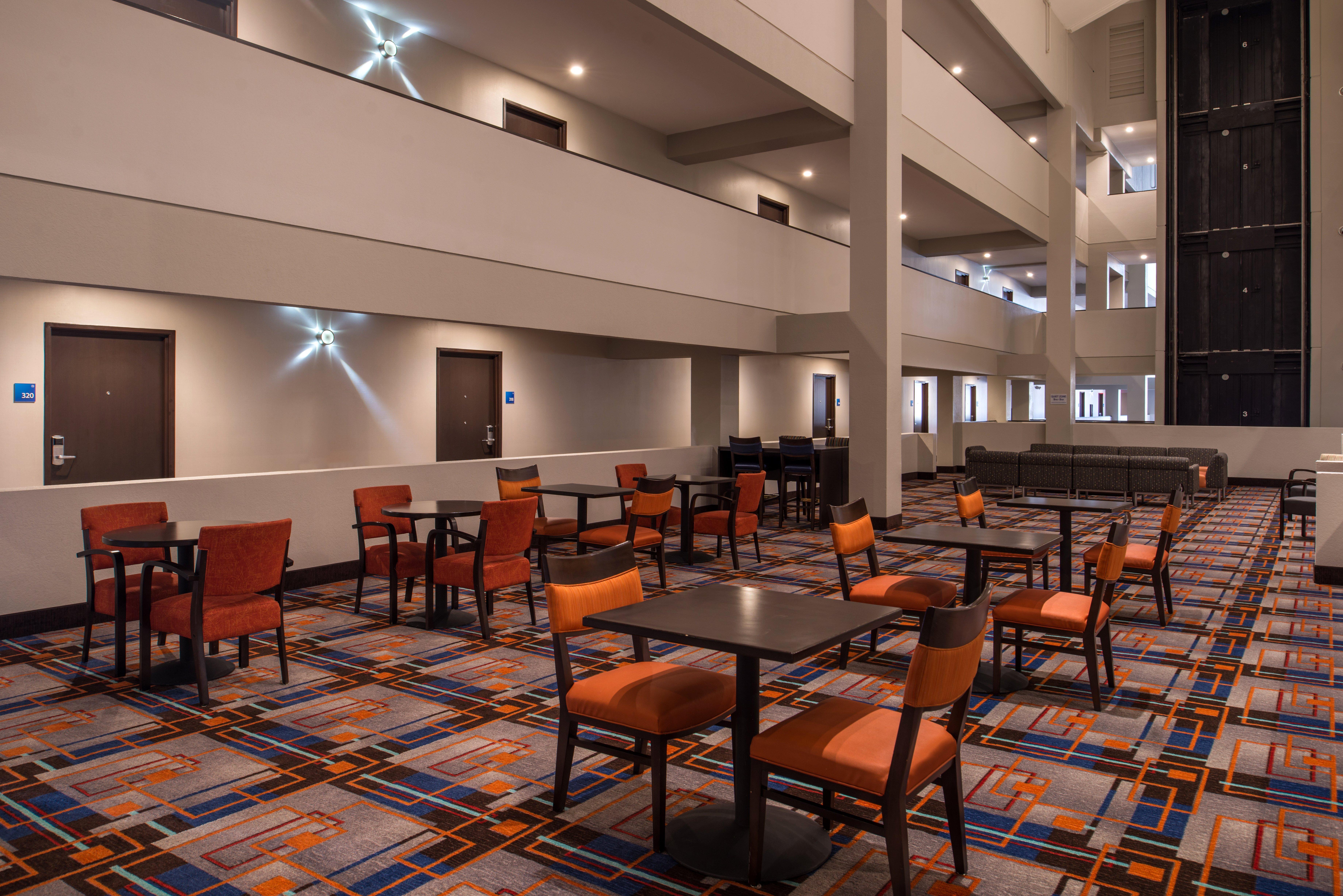 Holiday Inn Express & Suites San Antonio Medical - Six Flags By Ihg Exterior photo
