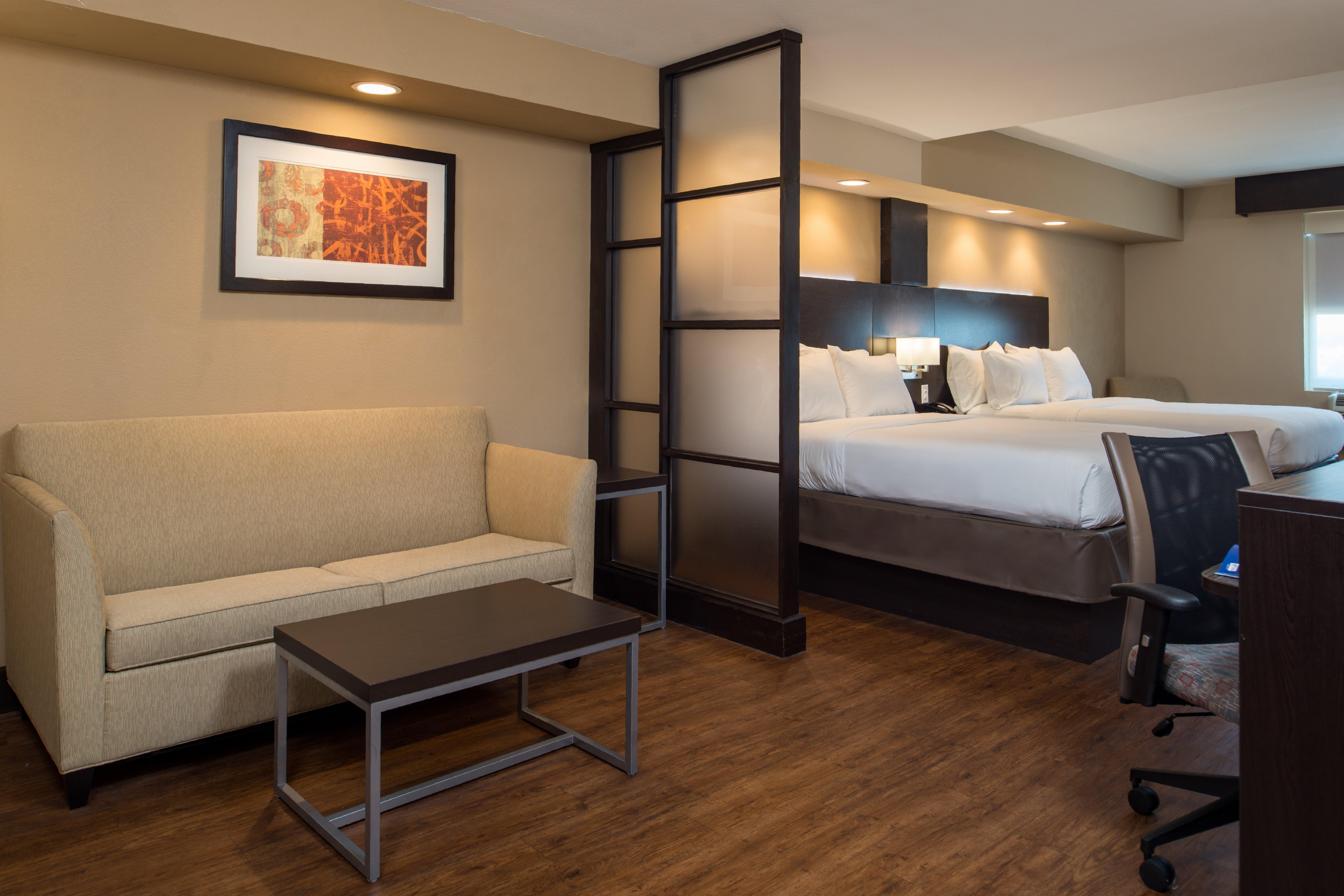 Holiday Inn Express & Suites San Antonio Medical - Six Flags By Ihg Exterior photo
