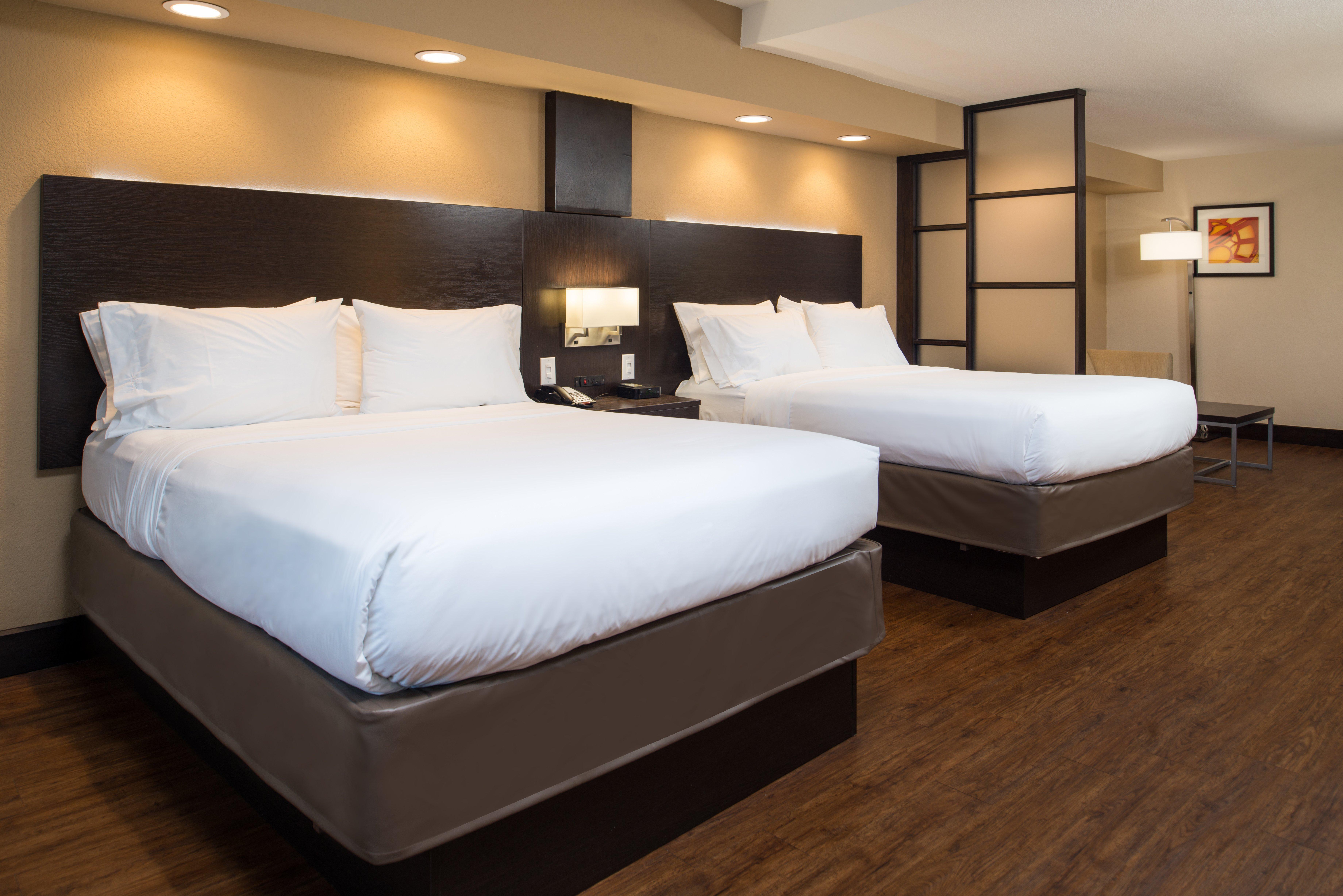 Holiday Inn Express & Suites San Antonio Medical - Six Flags By Ihg Exterior photo