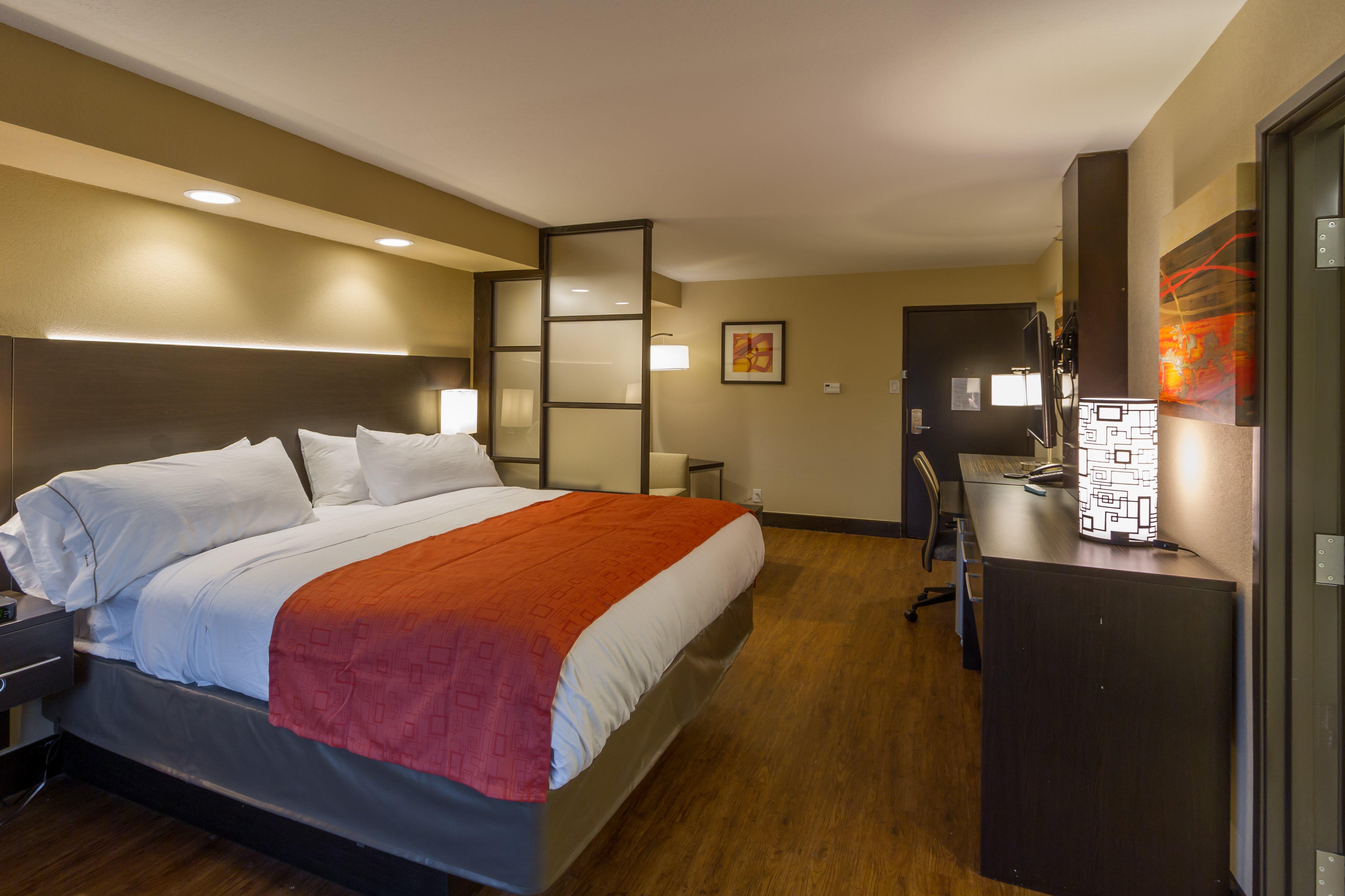 Holiday Inn Express & Suites San Antonio Medical - Six Flags By Ihg Exterior photo