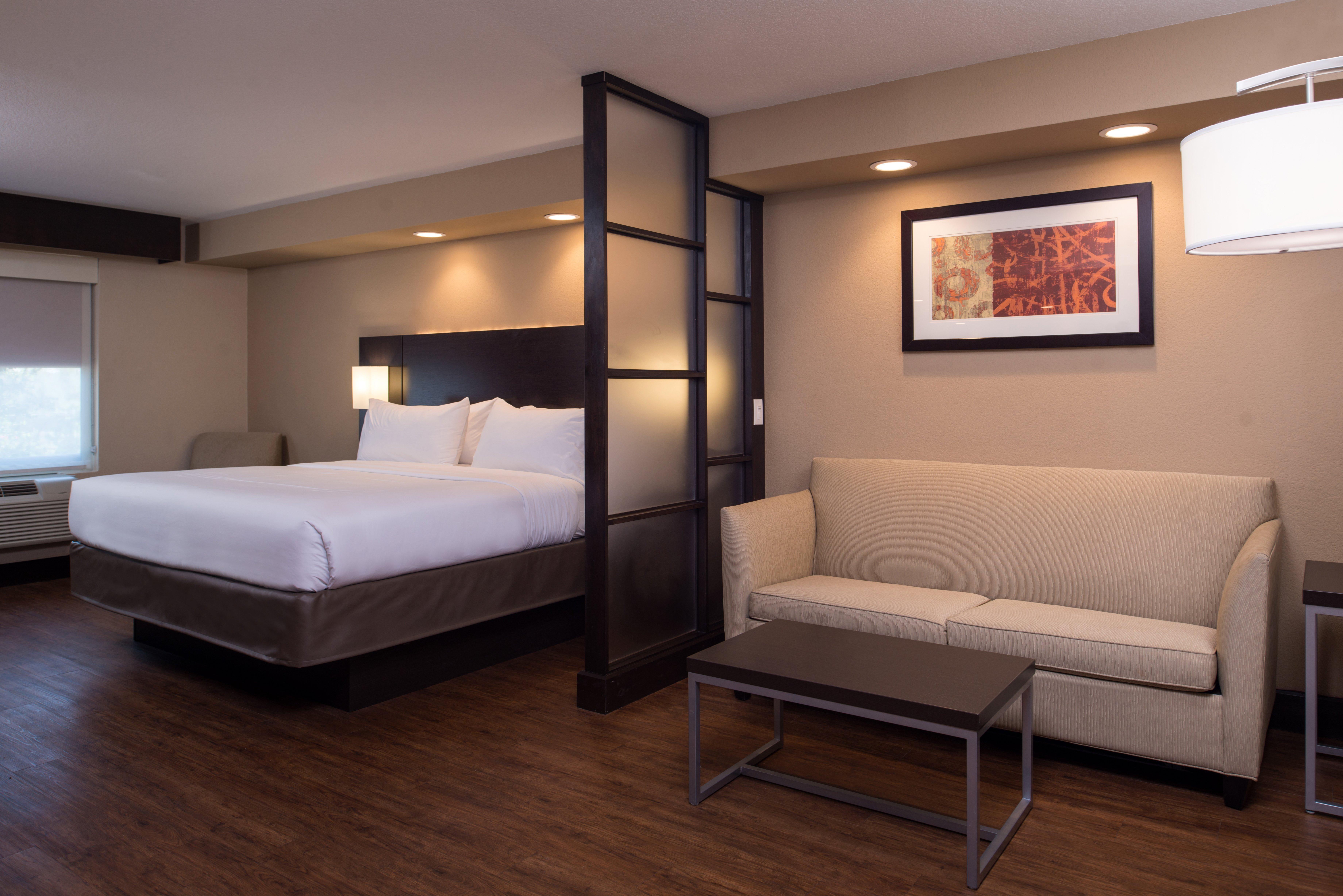 Holiday Inn Express & Suites San Antonio Medical - Six Flags By Ihg Exterior photo