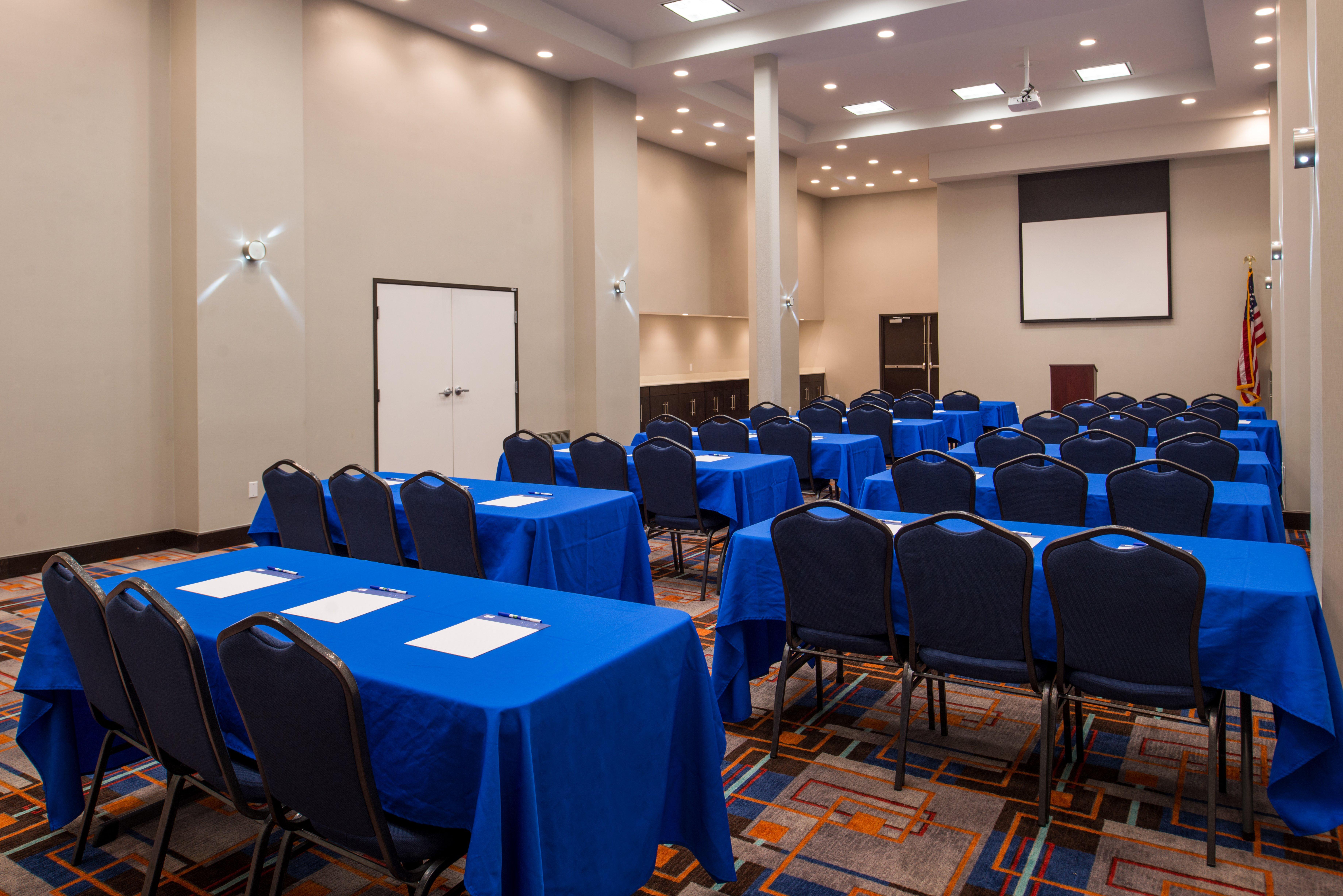 Holiday Inn Express & Suites San Antonio Medical - Six Flags By Ihg Exterior photo