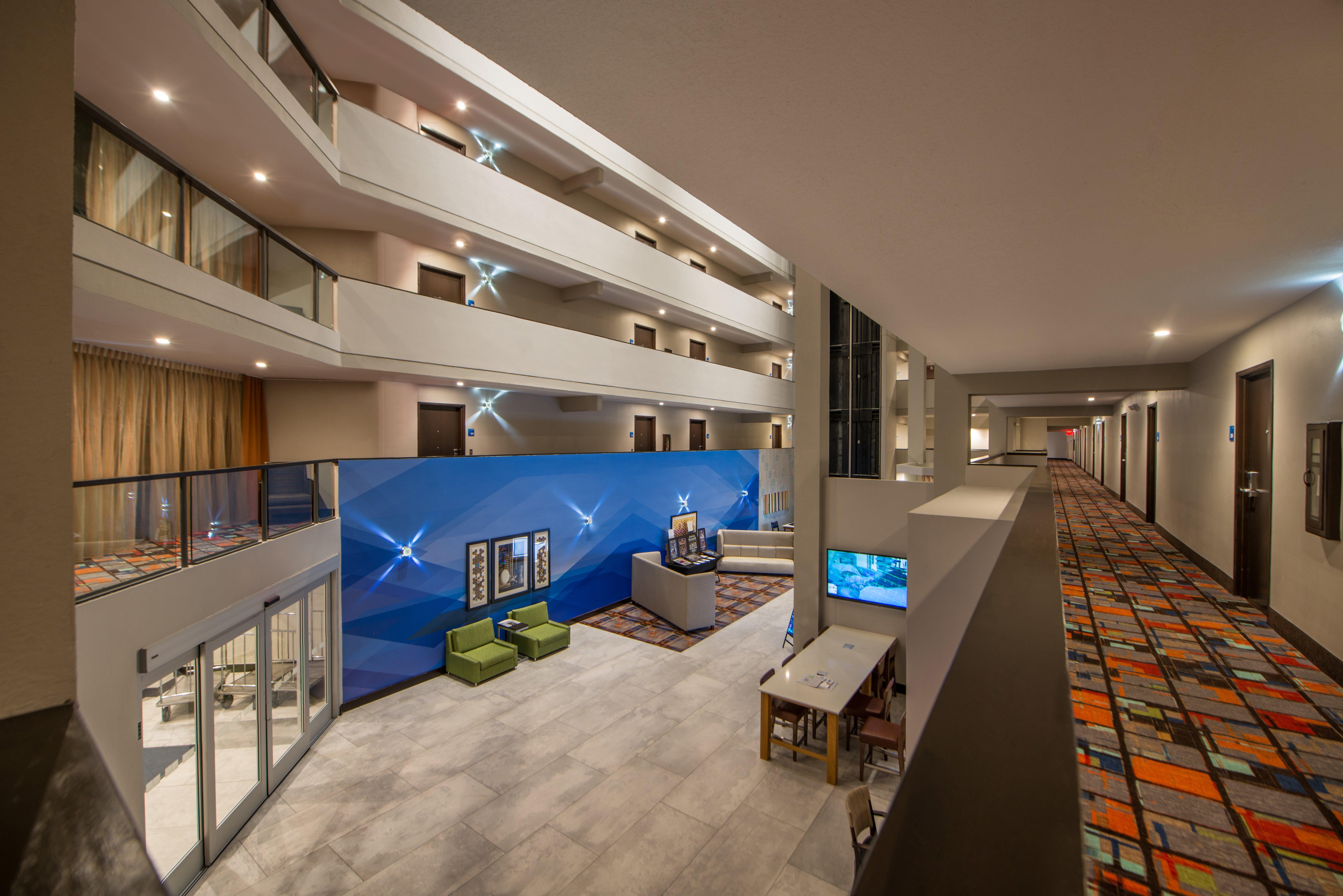 Holiday Inn Express & Suites San Antonio Medical - Six Flags By Ihg Exterior photo