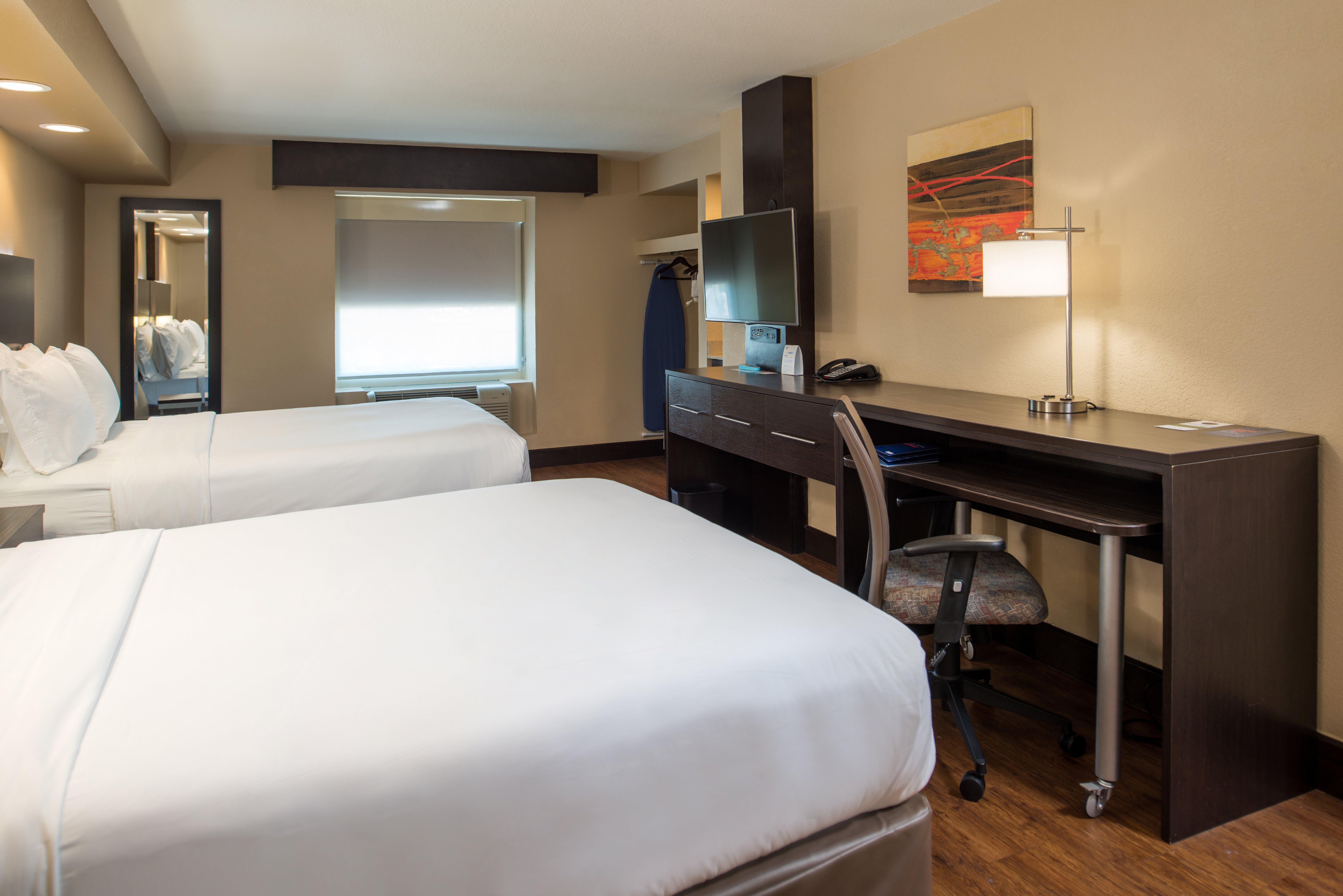 Holiday Inn Express & Suites San Antonio Medical - Six Flags By Ihg Exterior photo