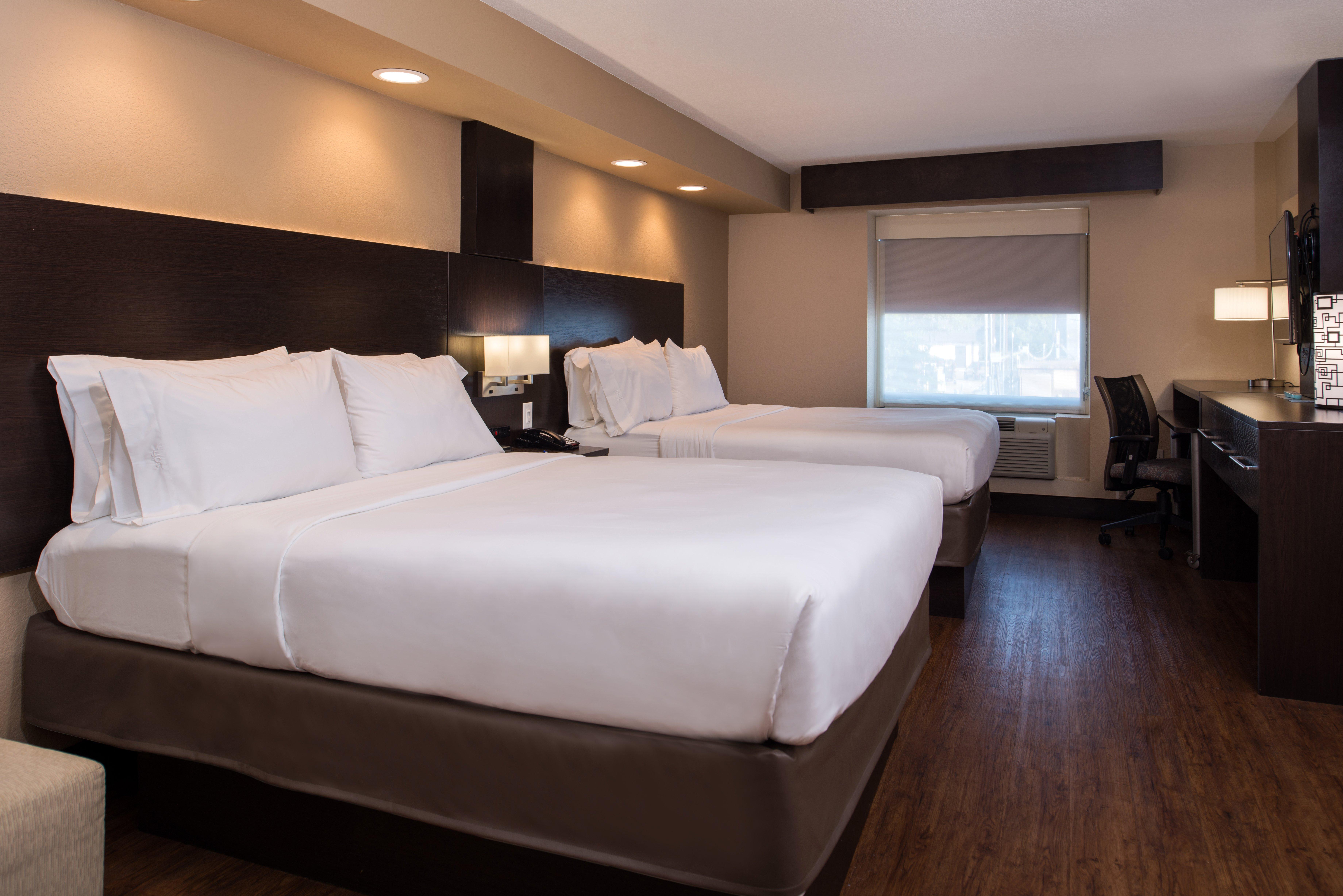 Holiday Inn Express & Suites San Antonio Medical - Six Flags By Ihg Exterior photo