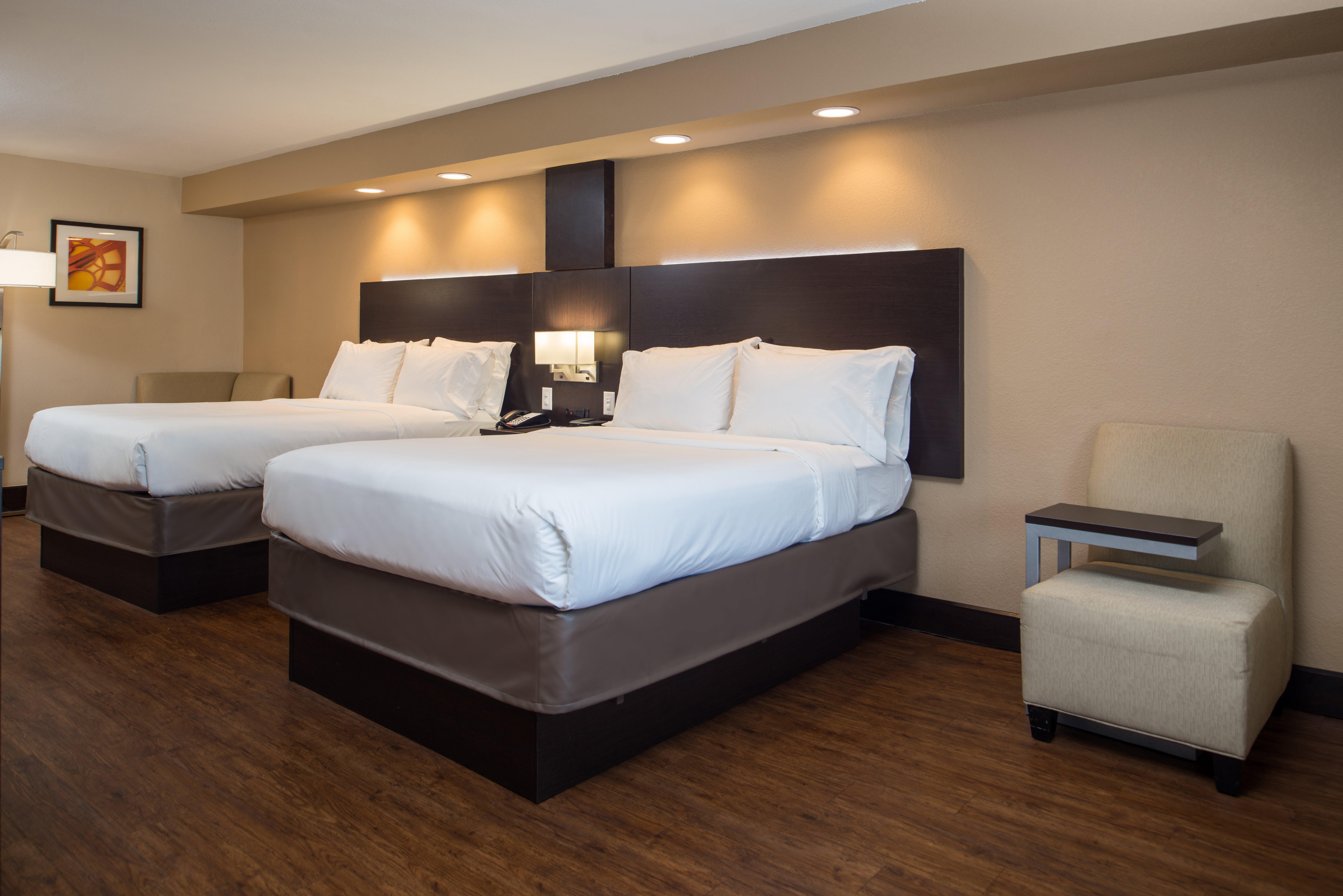 Holiday Inn Express & Suites San Antonio Medical - Six Flags By Ihg Exterior photo