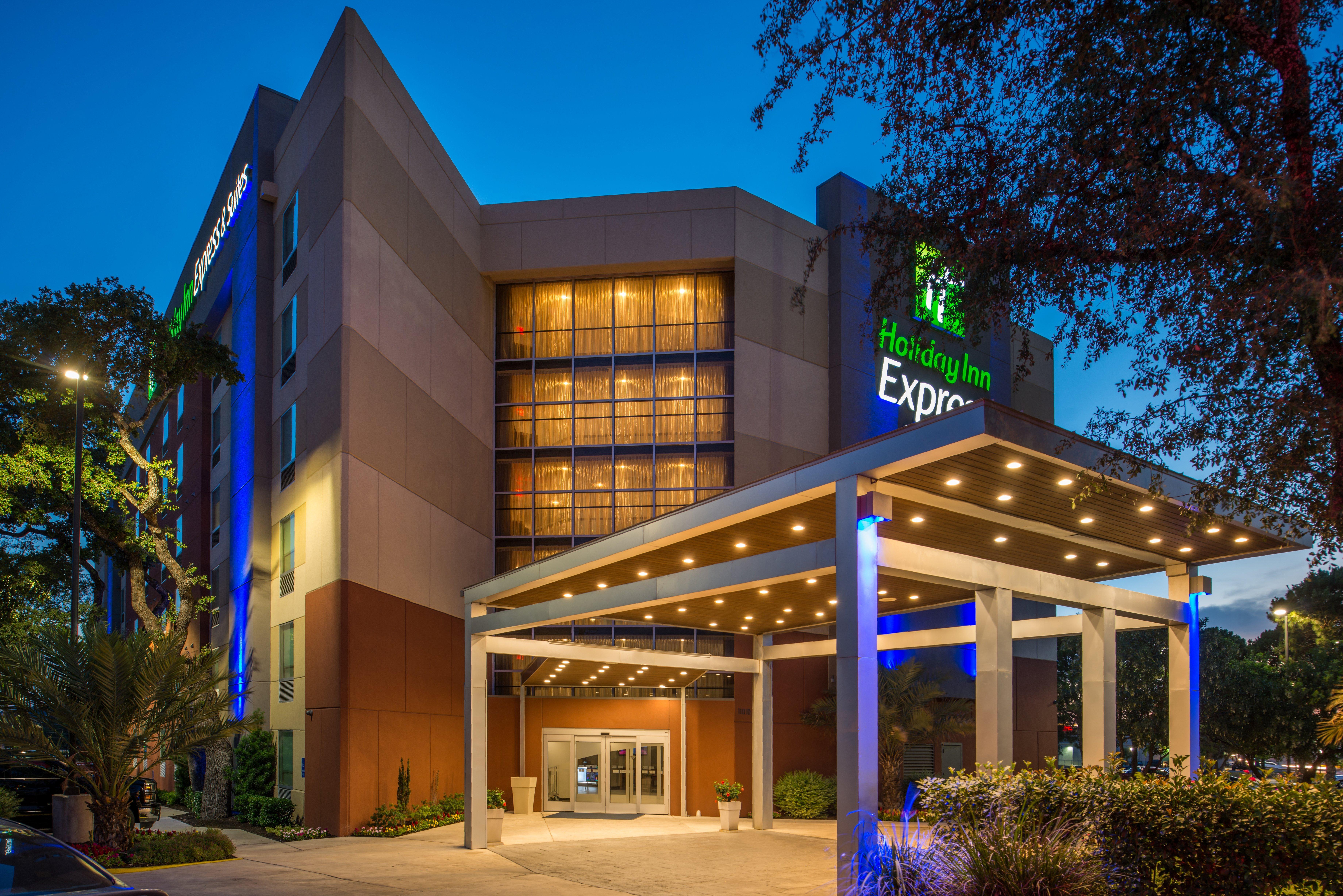 Holiday Inn Express & Suites San Antonio Medical - Six Flags By Ihg Exterior photo