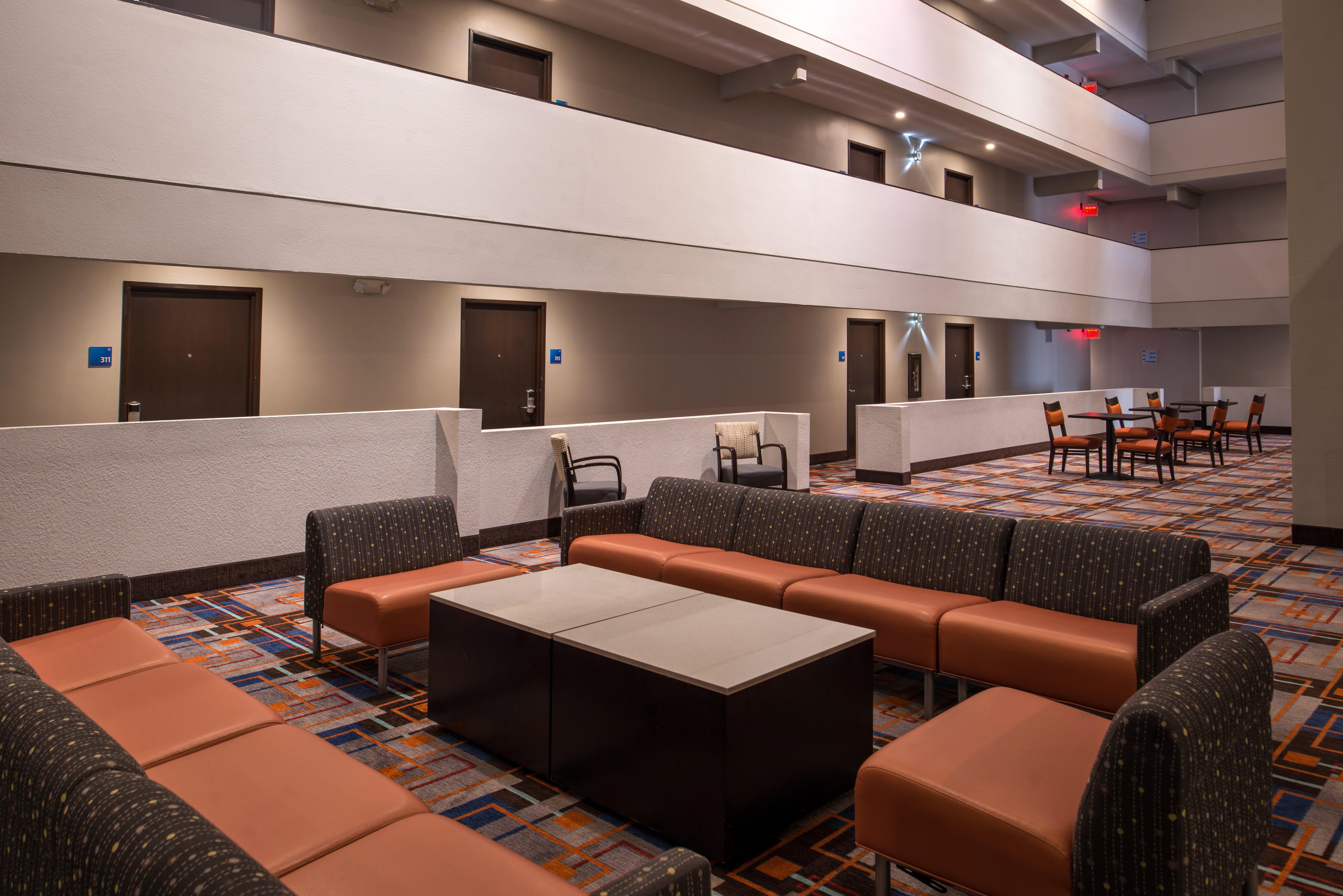 Holiday Inn Express & Suites San Antonio Medical - Six Flags By Ihg Exterior photo