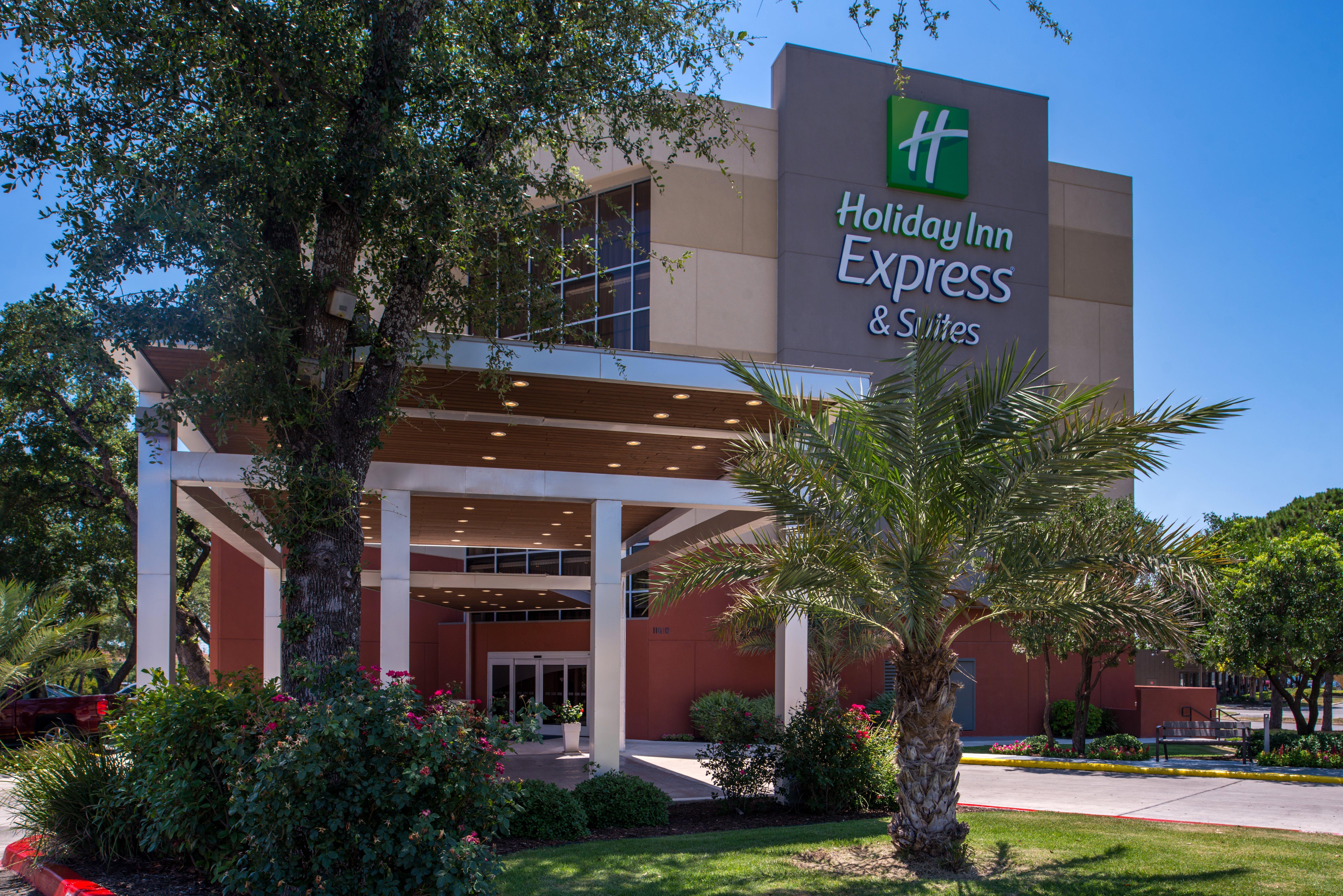 Holiday Inn Express & Suites San Antonio Medical - Six Flags By Ihg Exterior photo